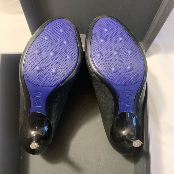 EUC Kenneth Cole Reaction Leather Booties - Picture 4 of 4